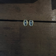 Load image into Gallery viewer, ash earring