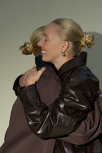 Load image into Gallery viewer, DAHLIA pearl earring