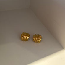 Load image into Gallery viewer, mary earring