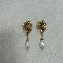 Load image into Gallery viewer, ericha pearl drop earring