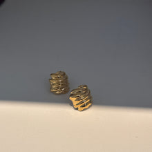 Load image into Gallery viewer, mary earring