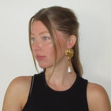 Load image into Gallery viewer, ericha pearl drop earring