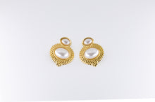 Load image into Gallery viewer, DAHLIA pearl earring