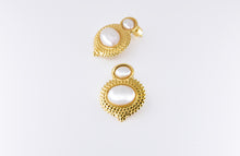Load image into Gallery viewer, DAHLIA pearl earring