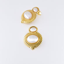 Load image into Gallery viewer, DAHLIA pearl earring