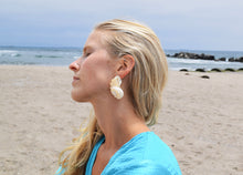 Load image into Gallery viewer, maggers shell earring
