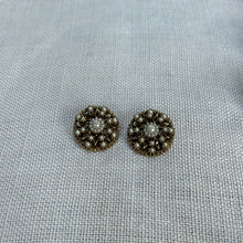 Load image into Gallery viewer, cassis pearl vintage earring
