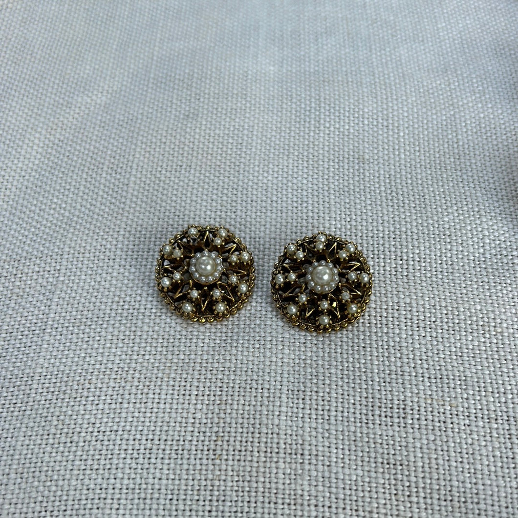 cassis pearl vintage earring