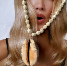 Load image into Gallery viewer, molly shell necklace
