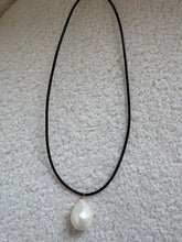 Load image into Gallery viewer, abby pearl drop necklace
