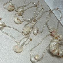 Load image into Gallery viewer, bahamas shell necklace
