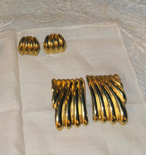 Load image into Gallery viewer, sara earring
