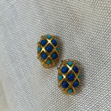 Load image into Gallery viewer, Holloway vintage earring
