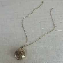 Load image into Gallery viewer, nameplate vintage locket
