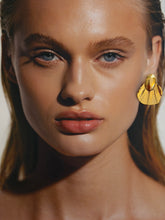 Load image into Gallery viewer, olivia earring

