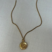 Load image into Gallery viewer, vintage locket necklace
