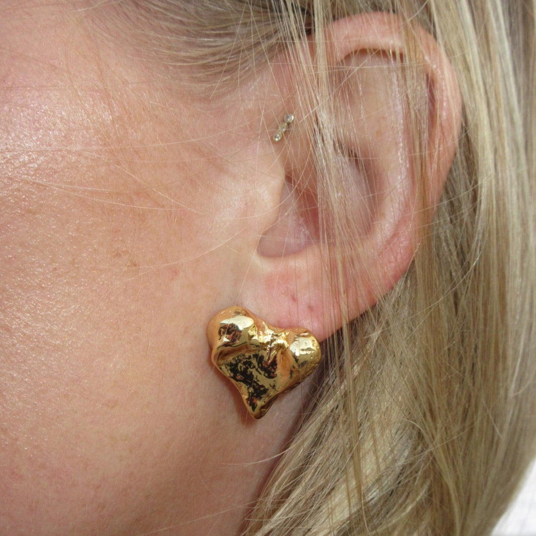 victoria heart earring