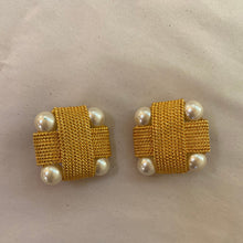 Load image into Gallery viewer, pezenas vintage earring
