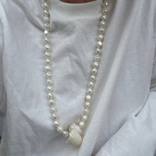 Load image into Gallery viewer, brit pearl necklace
