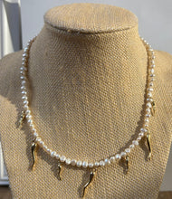 Load image into Gallery viewer, carmone chili pepper pearl necklace
