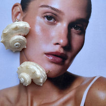 Load image into Gallery viewer, maggers shell earring
