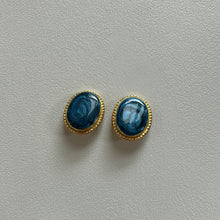 Load image into Gallery viewer, may vintage earring
