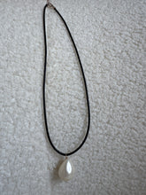 Load image into Gallery viewer, abby pearl drop necklace
