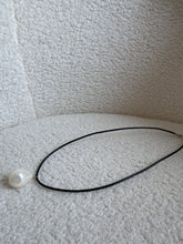 Load image into Gallery viewer, abby pearl drop necklace
