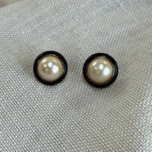 Load image into Gallery viewer, Maggie vintage pearl earring
