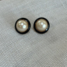 Load image into Gallery viewer, Maggie vintage pearl earring
