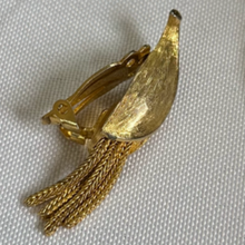 Load image into Gallery viewer, beechman vintage earring
