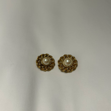 Load image into Gallery viewer, harvest vintage earring

