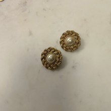 Load image into Gallery viewer, harvest vintage earring
