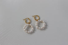 Load image into Gallery viewer, pearl mini earrings
