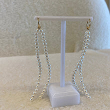 Load image into Gallery viewer, payton pearl earrings

