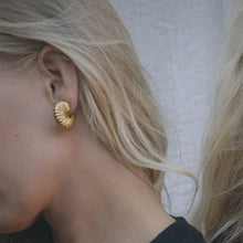 Load image into Gallery viewer, sorrento vintage stud earring

